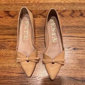 Fiesta Women's Tan Bow Pointed Flats
